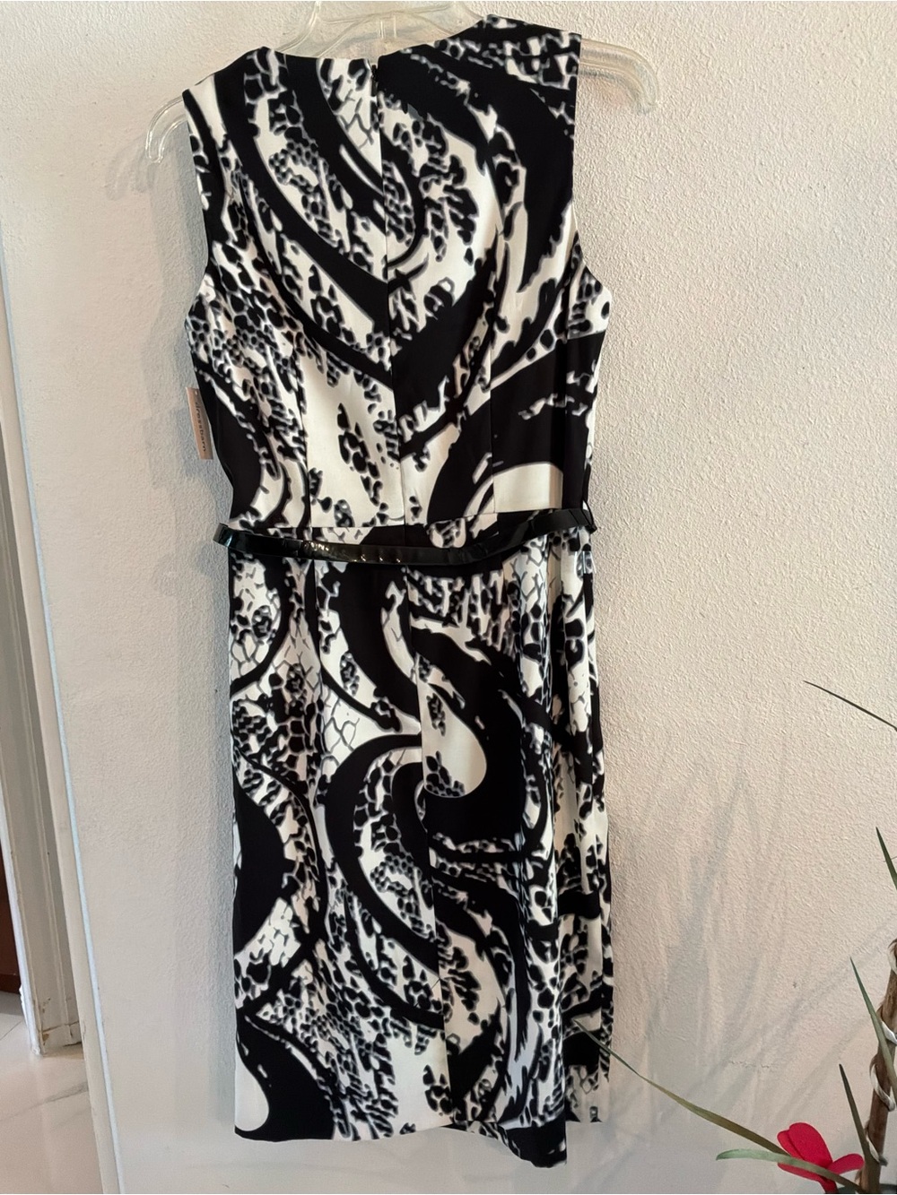 dressbarn Black and White Abstract Print Sheath Dress - Picture 5 of 10